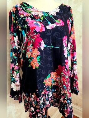 Johnny Was Silk-Feel Floral Blouse | Hidden Giraffe Print | Boho Luxe Tunic M